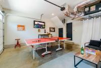 Rooftop Deck Grill Ping Pong Near Downtown Nashville - B&B Nashville