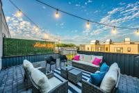 Close to DT Music City Rooftop Views Game Room - B&B Nashville