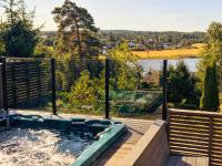 Modern Cabin with Jacuzzi and Stunning Sea View - B&B Karlshus