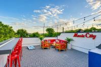 New NashVegas Downtown Rooftop City Views 13Beds - Ferienwohnung Nashville