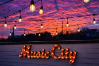 New NashVegas Downtown Rooftop City Views 13Beds - Ferienwohnung Nashville