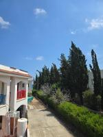 Lazuli Yellow Beach House Nr 5 - B&B Meneou