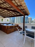 Cobertura Duplex com Hidro Privativa e Área Gourmet Completa em frente ao Recreio Shopping - Chambres d'hôtes Rio de Janeiro