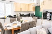 6BDR House in Old Trafford Sleeps 15 Parking - B&B Manchester