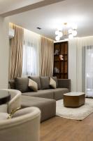 Modern 2 Bedrooms Apartment With Large Patio Near Airport - Chambres d'hôtes Le Caire