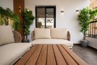 Modern 2 Bedrooms Apartment With Large Patio Near Airport - Bed and Breakfast Caïro
