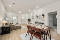Luxury 3BR Home, Private Yard, Near Stadiums - B&B Houston