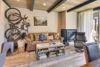 Renovated Tahoe Keys Getaway Near Lake & Heavenly - B&B South Lake Tahoe