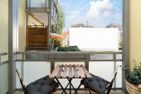 King Bed 2x2m with OLED TV Lift 10 Min to Center - Bed and Breakfast Dresden