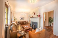 Edelweiss Village & Resort – Chalet Haesler Jr - B&B Golden