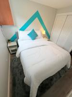 Stylish 2BR Suite Near Downtown Sleeps 6 - Ferienwohnung Calgary
