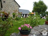 Gîte de France à Sarroux - St Julien 3 épis - Gîte de France 8 personnes MAE-0134 - Chambres d'hôtes Sarroux