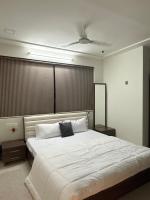 3&Half BHK Penthouse near Sula Wifi 100 MBPS Projector All OTT - Chambres d'hôtes Nashik