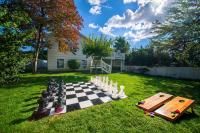5BR Shippan Beach House with Game Room and Huge Backyard - B&B Stamford