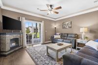Golf Course Views & Poolside Walk-Out Condo - B&B Branson