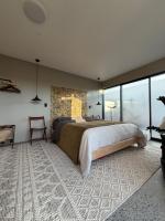 Studio met Queensize Bed