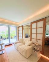 Tai Ping Shan Terrace House, A Wabi-Sabi Home in Sheung Wan - B&B Hong Kong