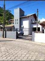 casa com 4 quartos 200mts da praia de Canto Grande - B&B Bombinhas