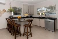 3 Umzumbe Ocean View Luxe Apartment, KZN's Best Views, Tropical Island Vibes, Mangrove Beach Estate, Banana Beach, South Coast, Sleeps 6-8 - B&B Port Shepstone