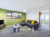 Bredon Court by Signature Stays - Modern - Beach - Parking - B&B Newquay