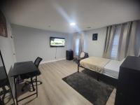 Room in Newark Near EWR & NYC - B&B Newark