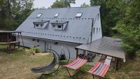 Tavba -Gočár až 27 osob, 8 apartmánů,8 koupelen, 8 kuchyní na kraji lesa - Ferienwohnung Kamenický Šenov