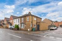 The Lumos House - 4 Bed Home w Parking near Harry Potter Studios - Chambres d'hôtes Watford