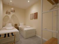 Milos cozy, family-friendly apartment in Patraix - B&B Valencia