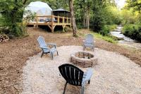 Cozy Creekside Geodome Hot Shower WiFi - B&B Purlear