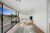 PAREA Designer 5 Bedroom Beachside Villa, Spa & PoolTable - B&B Clontarf