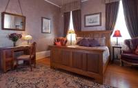 Zimmer mit Queensize-Bett und Gemeinschaftsbad
