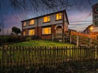 Bolton Retreat Perfect for Contractors & Families - B&B Farnworth