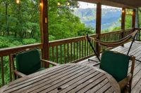 Mtn-View Deck! Maggie Valley Cabin, 8 Mi to Skiing - Bed and Breakfast Maggie Valley