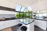 Million Dollar City Views - Sleeps 10 - Bed and Breakfast Christchurch