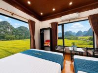 Family Room with Mountain View