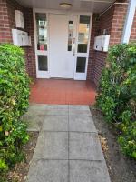 SeaBeach View coastal path Apartment Ground Floor with opening patio doors - B&B Llanelli