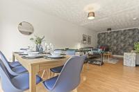 6 Bed, Sleeps 12, Games Room - B&B Leavesden Green