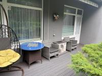 Beachside Studio with Private Garden & Terrace 100m to the beach - B&B Jūrmala