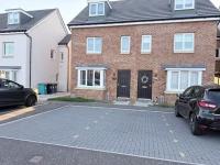 3-Bed House Sleeps 7 with Parking & Garden - B&B Wishaw