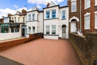N&M Lodge Dunstable lodge with Free Parking - B&B Dunstable