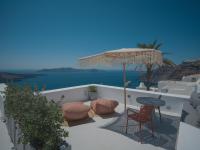 Deluxe Suite with Indoor Ηot Τub and Caldera View