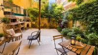Charm Vintage Achrafieh Apt with Garden Pizza Oven BBQ Hottub - Chambres d'hôtes Beyrouth