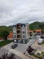 Jovana - B&B Cettigne