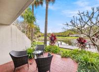 Pacific Bay Studio - Lake Views Steps to Beach - Chambres d'hôtes Coffs Harbour