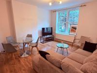Prime Cutty Sark 2BR Apartment - Quick DLR to Canary Wharf - B&B London