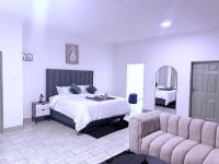 SUNLINA OR Tambo Suits - B&B Kempton Park