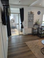 Moderne & möblierte 60qm Wohnung - B&B Karlsdorf-Neuthard