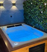 Kalm Stay Refugio com Hidromassagem e Cromoterapia - B&B Curitiba