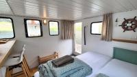 Captains Room - Sleep on the Fjord - B&B Hvannasund