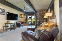 King Bed, Ski In & Out Access, Wood Burning Fireplace, Pool, Hot Tub, Sauna, Tennis & Fitness Center - B&B Steamboat Springs